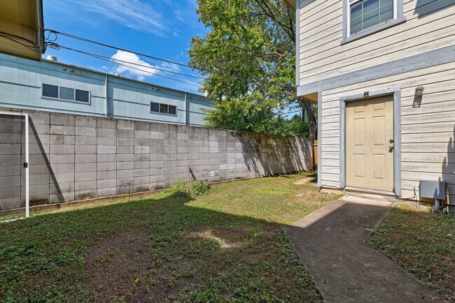 Building Photo - 5304 Evans Ave