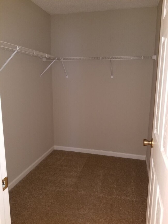 Building Photo - Foxchase Townhomes, Enterprise, AL