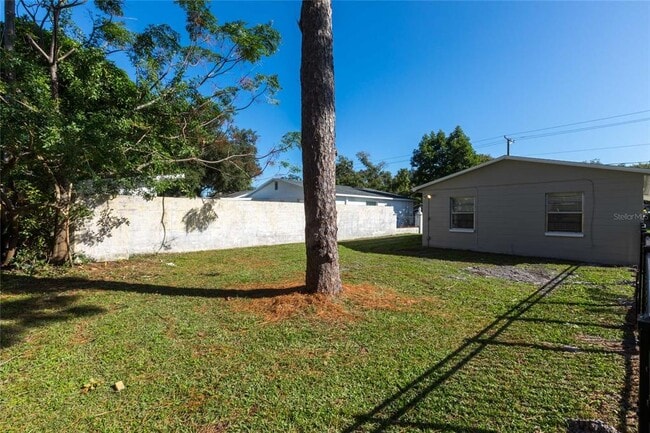 Building Photo - 6521 S Englewood Ave