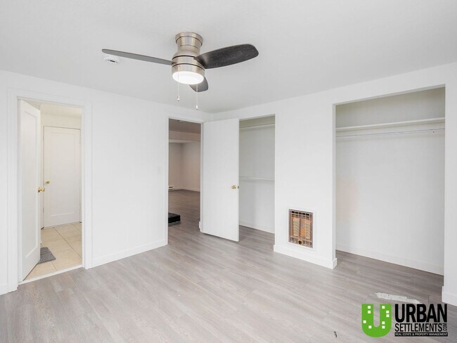 Building Photo - Hard-to-Find 2 Bed Home with HUGE Fenced Yard