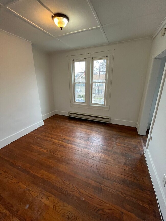 Building Photo - 11 Hooker Ave