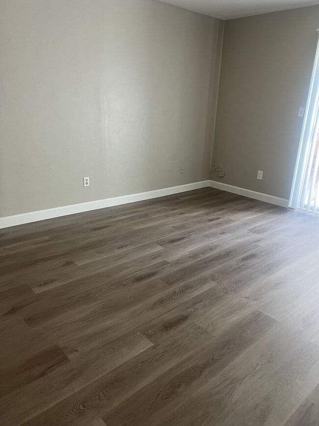 Building Photo - 3bd Duplex