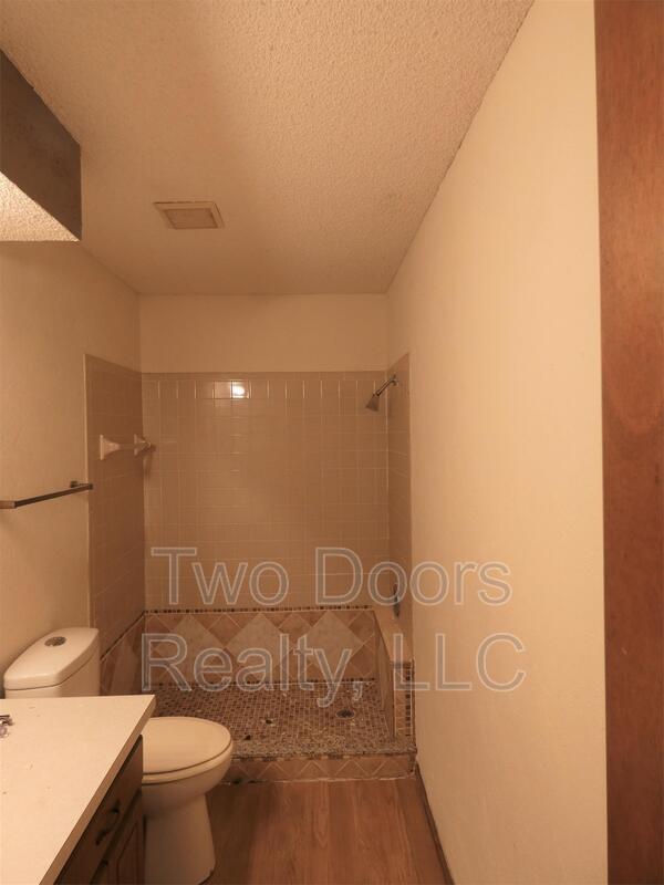 Building Photo - 12132 N Dewey Ave