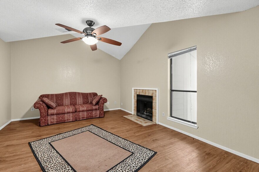 Building Photo - 1608 Pecan Chase Cir
