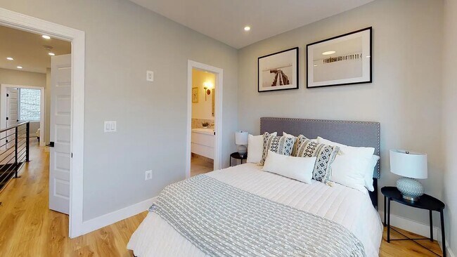 Building Photo - Beautifully renovated 3 bedroom/2 bath home