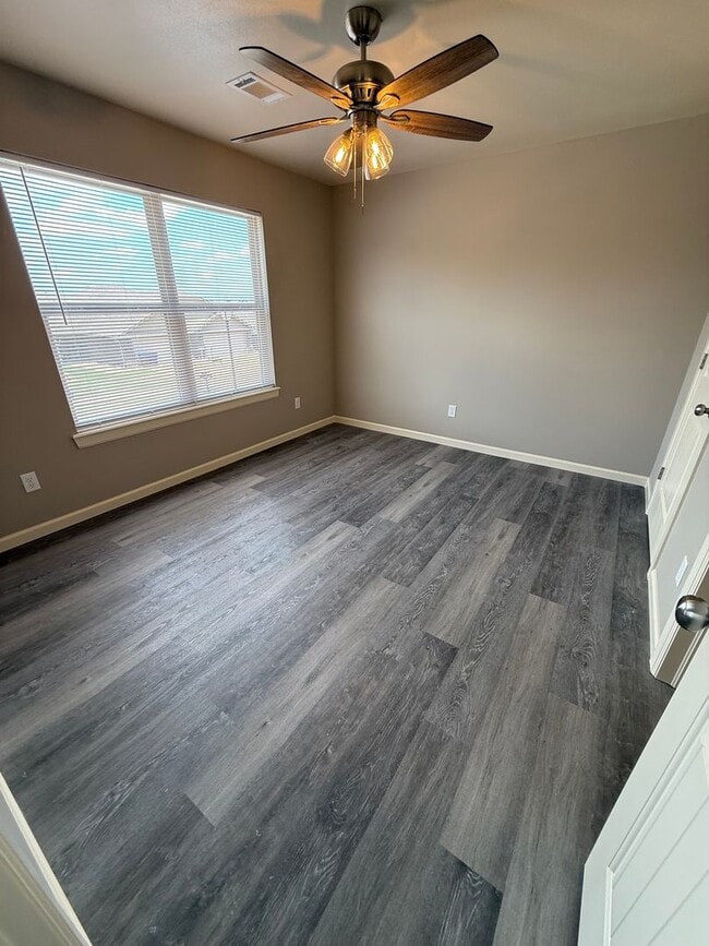 Building Photo - 9004-9006 Sandra Way