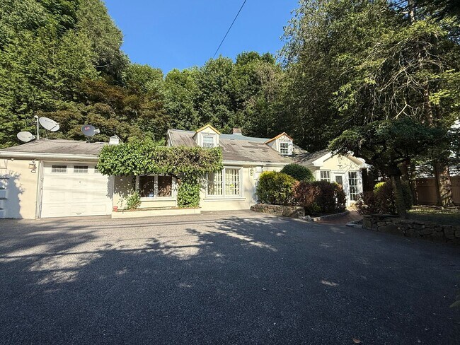 Building Photo - 445 W Hartsdale Ave