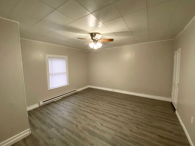 Building Photo - 321 Caroline St