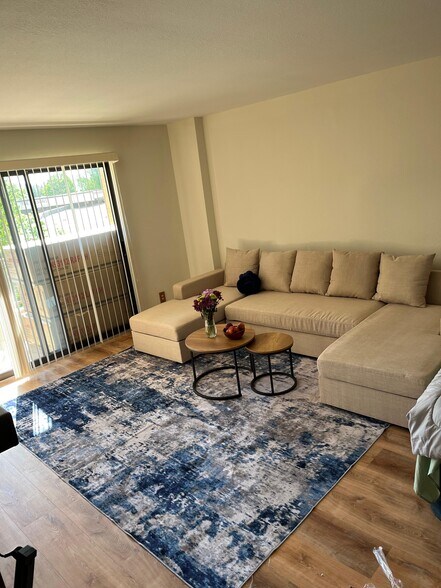 Building Photo - 137 Benchmark Rd