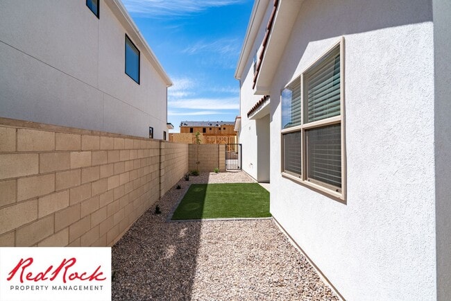 Building Photo - BEAUTIFUL HOME in Desert Color!