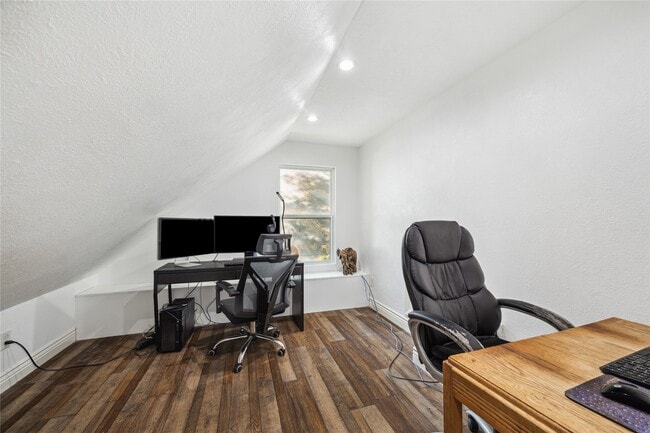 Building Photo - 64 N Timber Top Dr