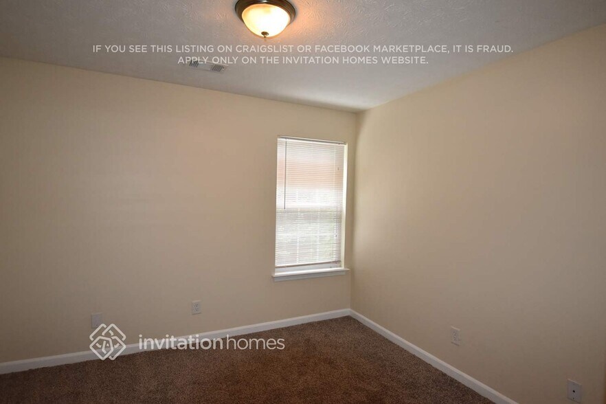 Building Photo - 2235 Lexington Ln