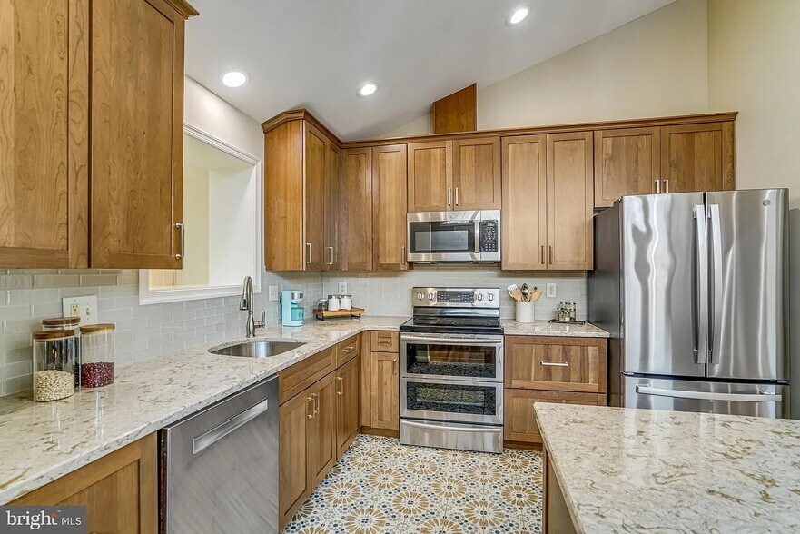Building Photo - 8651 Cromwell Dr