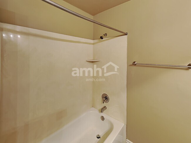 Building Photo - 1329 E 410 S St