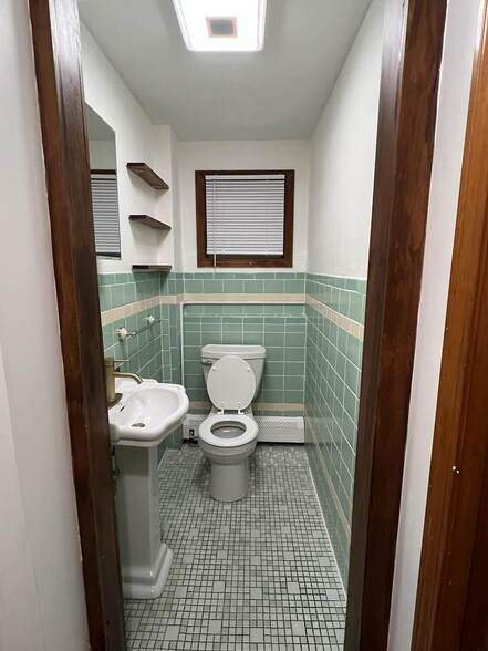 bathroom - 2 Shaker Rd