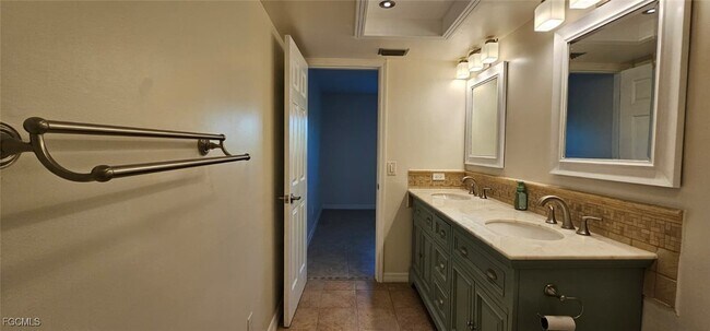 Building Photo - 1519 Cape Coral Pkwy W