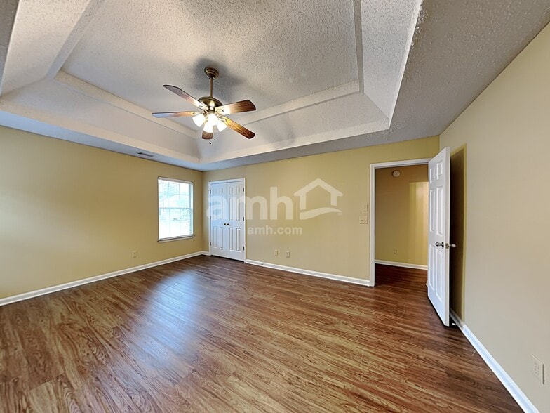 Building Photo - 1642 Village Place Cir NE