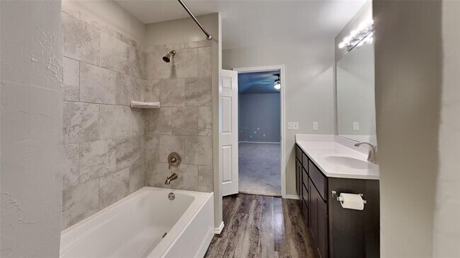 Building Photo - 332 Blue Dr