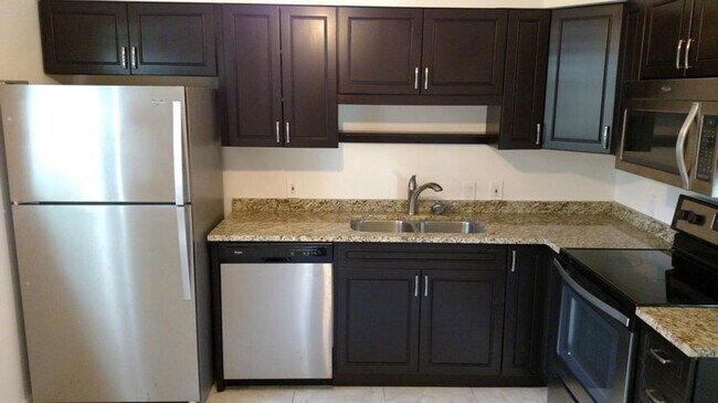 Building Photo - 630-632 SW 7th Ave