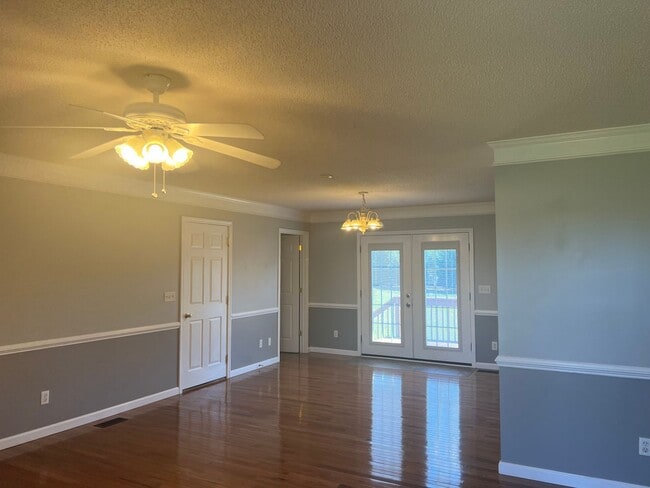 Building Photo - 3 Bedroom 3 Bathroom House with an Office.  Available Now!