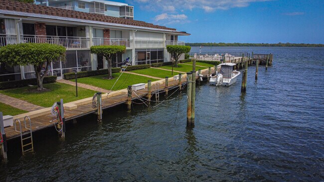 Building Photo - 68 Yacht Club Dr