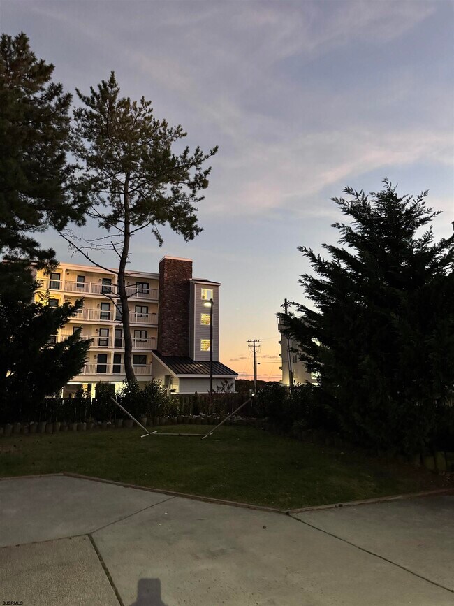 Building Photo - 512 W Brigantine Ave