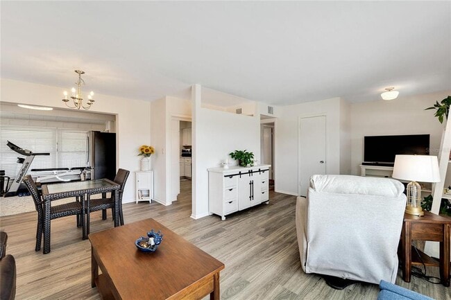 Building Photo - 1216 Hacienda Dr