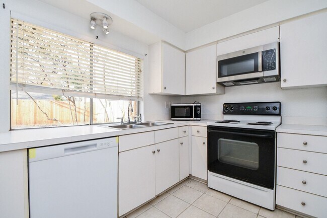 Building Photo - 13730 Shirebrook Dr