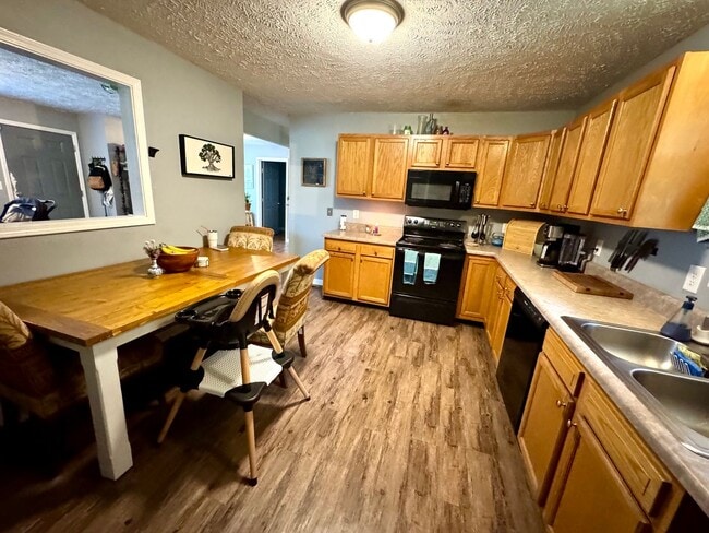Building Photo - 3 Bed 2 Bath House in East Nashville Cul D...
