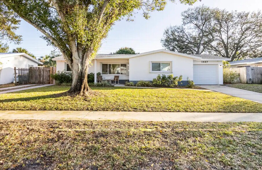 Building Photo - 1447 Caribbean Dr