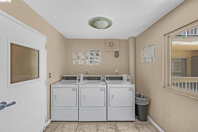 Building Photo - 66 Fairmount Ave