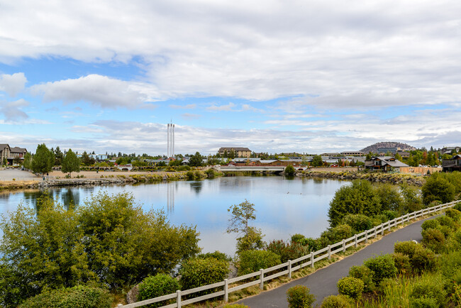 Building Photo - Deschutes Landing Riverfront - 3bdrm 3.5ba...