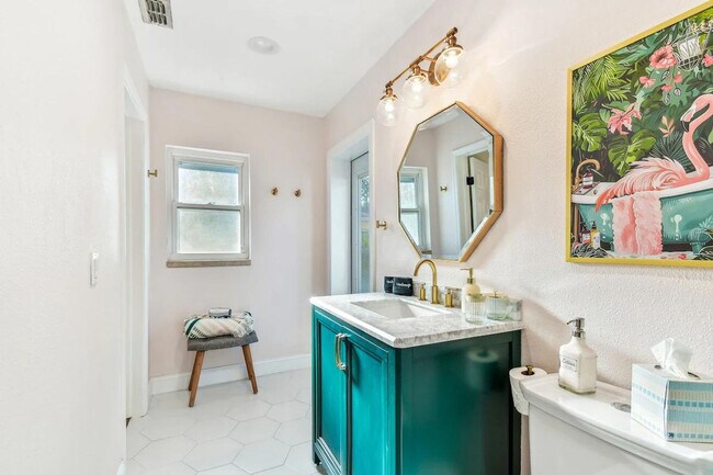 Building Photo - 1107 W Braddock St