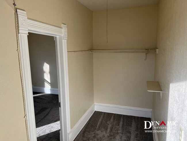 Building Photo - Remodeled 3 Bed / 1 Bath Remodeled Queen Anne Duplex – Downtown Sioux Falls