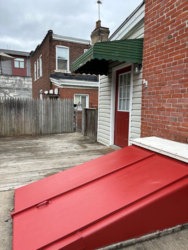 Building Photo - New 2 bedroomSouth Side House