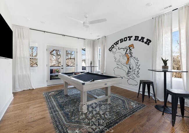 Building Photo - 2027 Rosemary Ln