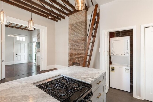 Building Photo - 1300 Chartres St