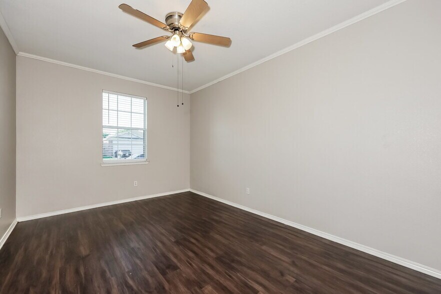 Building Photo - 916 Buffalo Springs Dr