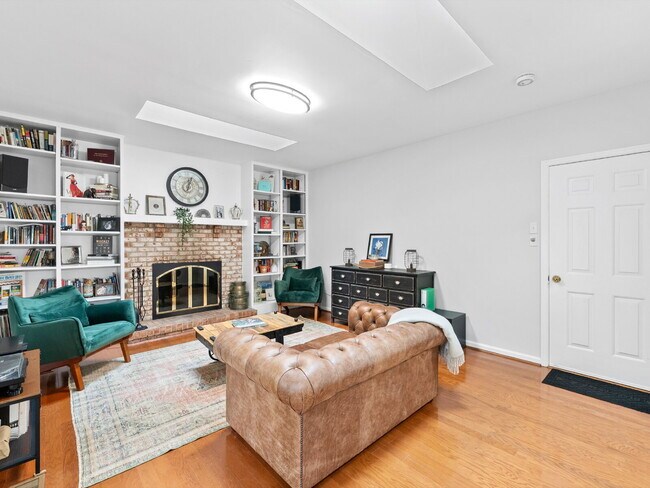 Building Photo - "Spacious 4-Bed Oasis with Scenic Views an...