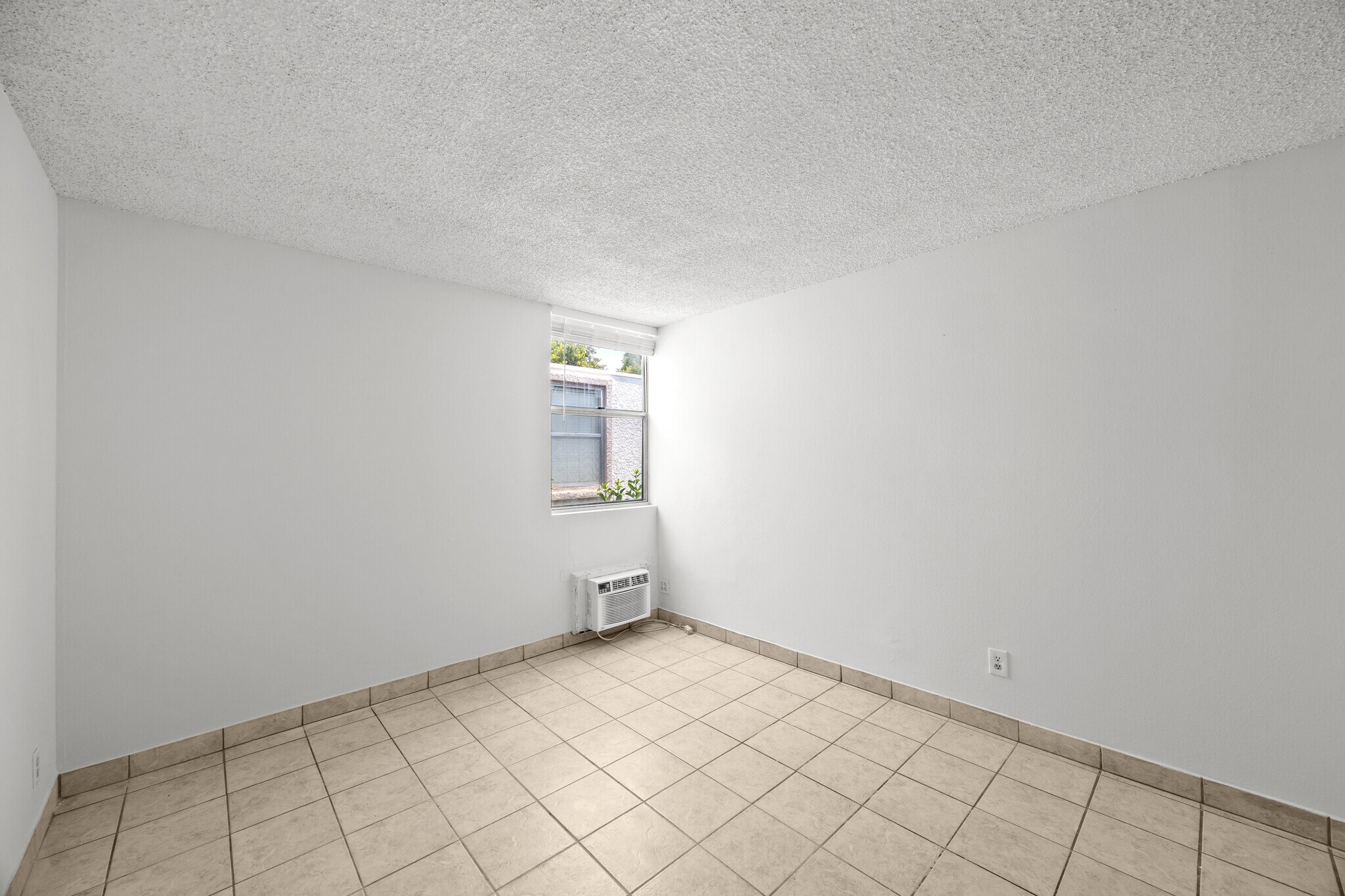 Building Photo - 18620 Hatteras St