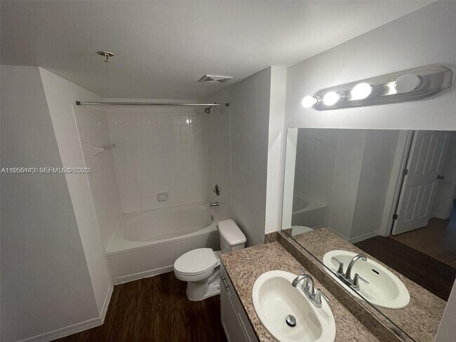 Building Photo - 100 SW 117th Terrace