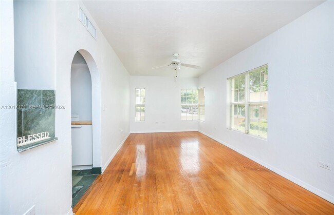 Building Photo - 32 Calabria Ave