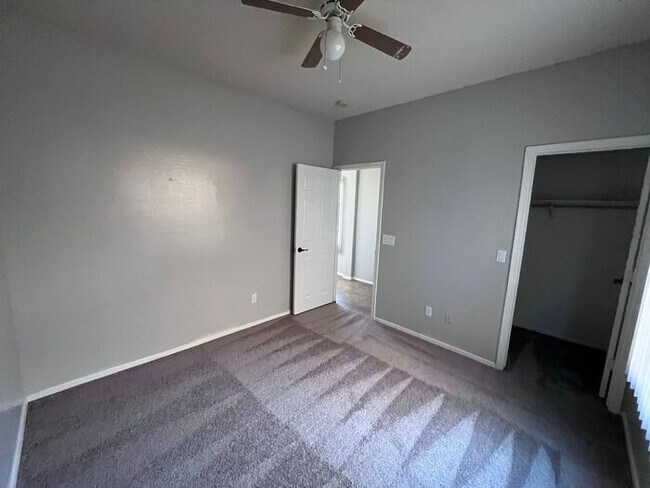 Building Photo - 5 bed 3 bath 3 car garage in San Tan Valley