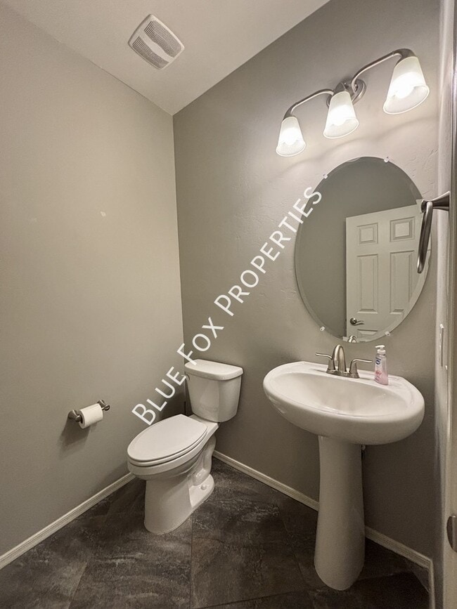 Building Photo - 3156 S Three D Ct