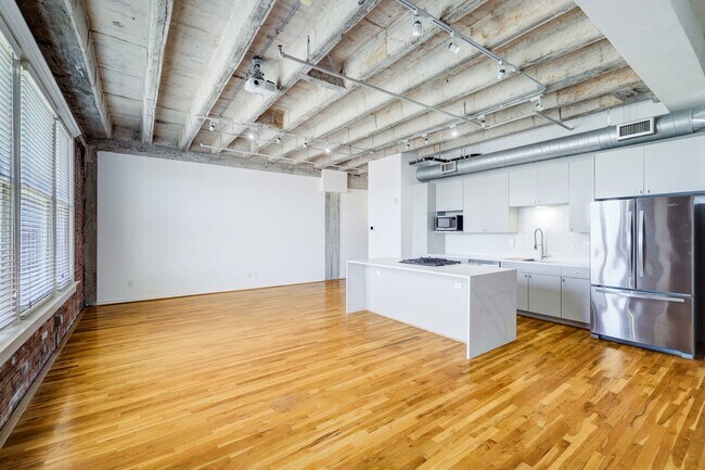 Building Photo - 201 Main St