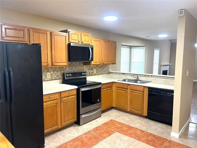 Building Photo - 8114 Woodlake Dr