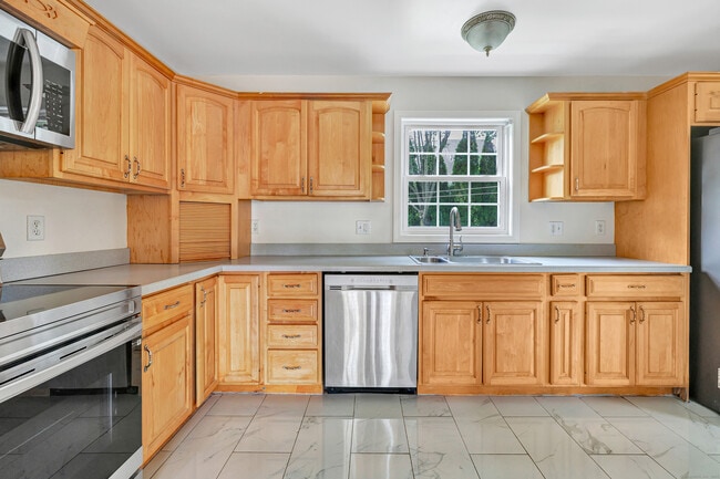 Building Photo - 18 Kathryn Dr