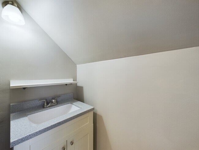 Building Photo - 112 Brady Ln