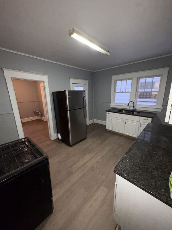 Building Photo - 21 Edison St