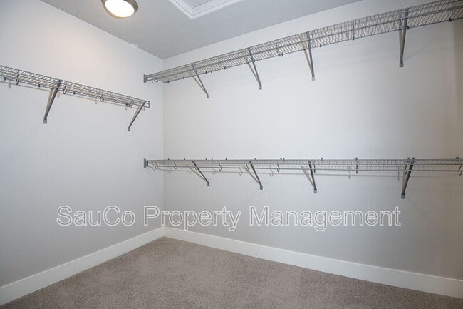 Building Photo - 13227 SW Maxfield Ln